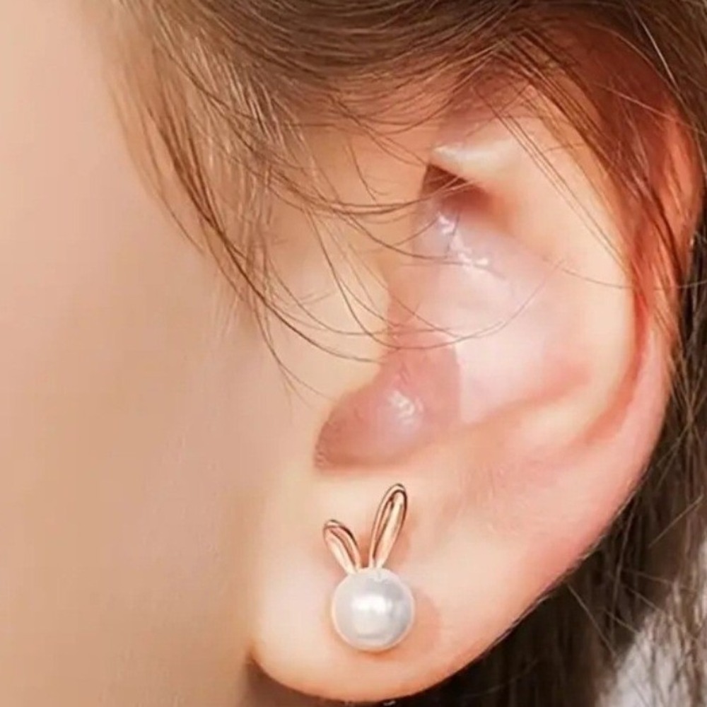 New In Packaging 1 Pair Easter Bunny‎ Faux Pearl Push Back Earrings